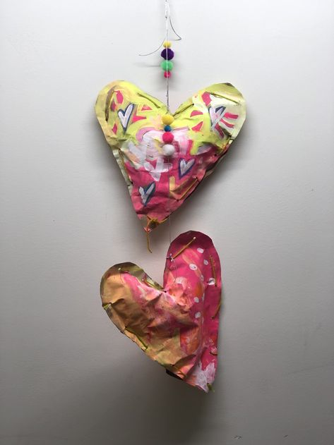 Kids Art Lessons, Valentine Artwork, Hand Hart, Valentine Hearts Art, Preschool Valentine, Heart Art Projects, Valentine Art Projects, Club Activities, Valentine Art