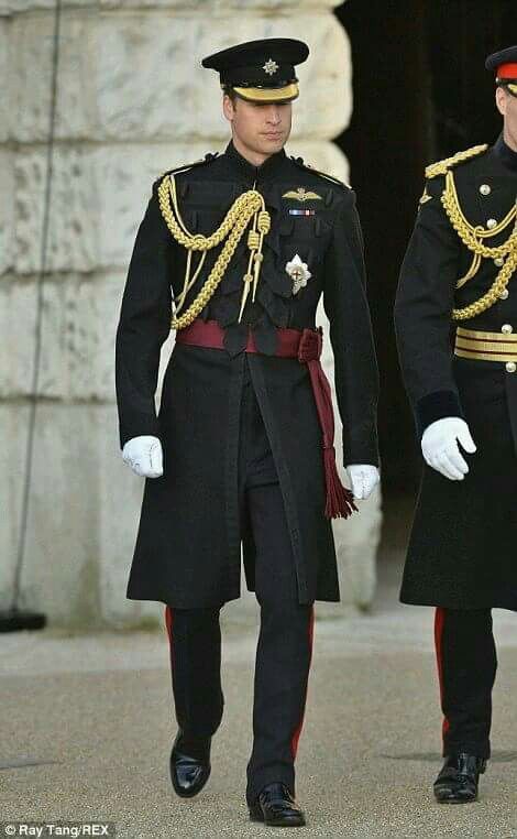 Royalty Principe William Y Kate, Irish Guards, Horse Guards Parade, Military Dresses, Principe William, Horse Guards, Royal Family England, Prince William And Harry, Elisabeth Ii