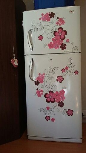 Fridge make-over with wall stickers / vinyl Bathroom Sayings, Paint Refrigerator, Crafts 2024, Refrigerator Wraps, Bathroom Quotes, Farmhouse Kitchen Design, Spring Mood, Cozy Kitchen, Kitchen Decor Items