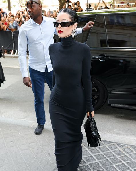 Top Celebrities Walked Balenciaga's Fall/Winter 2022 Couture Show Balenciaga Runway, Black Turtleneck Dress, Alexa Demie, All Black Looks, Neue Outfits, Top Celebrities, Looks Black, Kris Jenner, Monica Bellucci