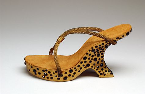 David Evins - 1961 USA Trend Board, Heels Vintage, Fall Trend, Swinging Sixties, Shoes 2023, Shoe Designs, Footwear Design, Design Shoes, The Nile