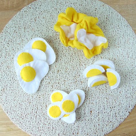 Felt Fried Egg, Felt Scrambled Eggs, Quiet Classroom, Felt Vegetables, Felt Egg, Felt Eggs, Felt Toys Diy, Felt Templates, Felt Food Diy