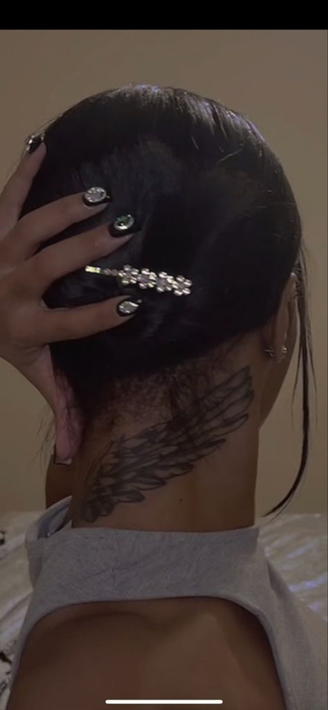 Black girl Angel wing neck tattoo. Painless permanent tattoo. Aesthetic tattoo, female tattoo ideas, medium tattoo, small tattoo. Snake Neck Tattoo Black Women, Wings On The Back Of Neck Tattoo, Angel Tattoo Neck Woman, Behind Ear Cover Up Tattoos For Women, Wings On Neck Tattoo For Women, Wing On Neck Tattoo, Neck Feather Tattoo, Neck Tattoos Women Angel, Angel Wings Behind Neck Tattoo