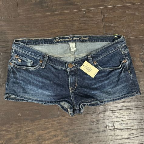 Abercrombie & Fitch Vintage Women’s Jean Shorts Size 6 Nwt! These Are At Least 15 Years Old. Could Find A Production Date On Them. Old Abercrombie And Fitch, Abercrombie And Fitch 2000s, Vintage Abercrombie And Fitch, Rory Gilmore Style, Downtown Outfits, Future Clothes, Fire Fits, Abercrombie And Fitch, Vintage Women