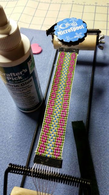 Easy Way to Finish a Loom Bracelet  ~ The Beading Gem's Journal How To Finish A Loom Bracelet, Loom Beading Patterns Free Tutorials, Journal Easy, Bead Looming, Bead Loom Kits, Free Jewellery Making Tutorials, Loom Projects, Beading Loom, Bead Loom Designs