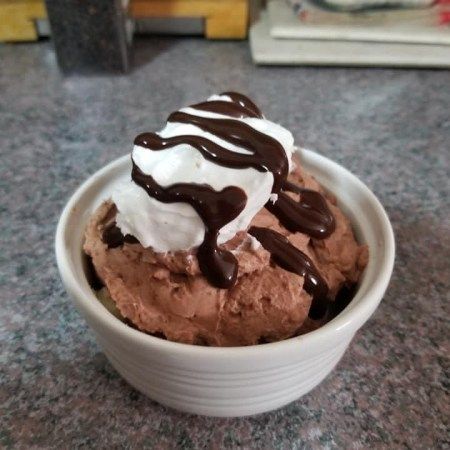 Skinny Chocolate Mousse - The Staten Island family Ice Cream Dessert Recipe, Sugar Free Chocolate Syrup, Easy Puddings, Crockpot Dessert Recipes, Chocolate Mousse Recipe, Ww Desserts, Weight Watchers Desserts, Soup Recipes Slow Cooker, Mousse Recipes