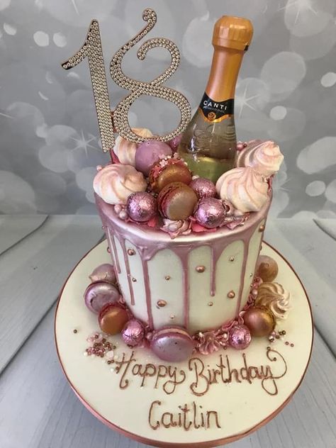 18th birthday cake decorating ideas - Pictures 18th Birthday Cake Ideas, 18th Birthday Cake For Girls, Bolo Tumblr, 40th Birthday Cake For Women, Alcohol Birthday Cake, Birthday Drip Cake, Torte Creative, 18th Cake, 40th Cake