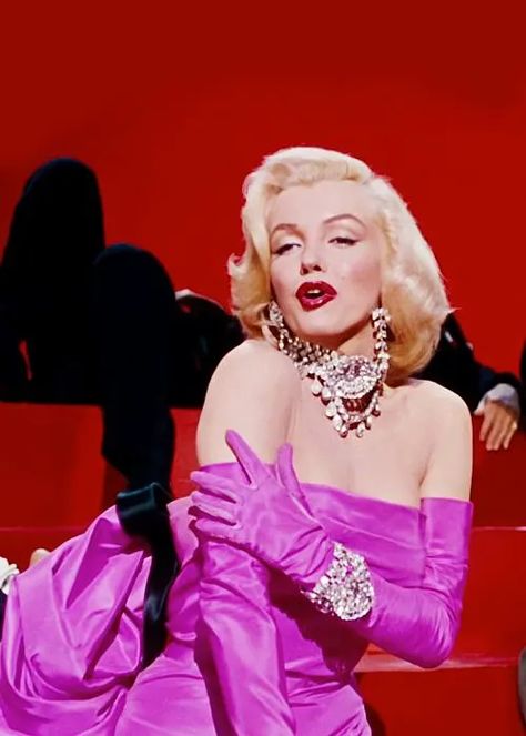 Iconic Movie Dresses, Marilyn Monroe Pink Dress, Movie Dresses, Marilyn Monroe Fotos, Estilo Marilyn Monroe, Marilyn Monroe Fashion, Gentlemen Prefer Blondes, Photographie Portrait Inspiration, Marilyn Monroe Photos