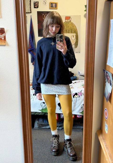 Sweater And Tights Outfit, Quirky Outfits Aesthetic, Twee Outfits Fall, Fun Tights Outfit, Twee Outfits 2000s, Colourful Tights Outfit, Funky Tights Outfits, Coloured Tights Outfit, Purple Tights Outfit