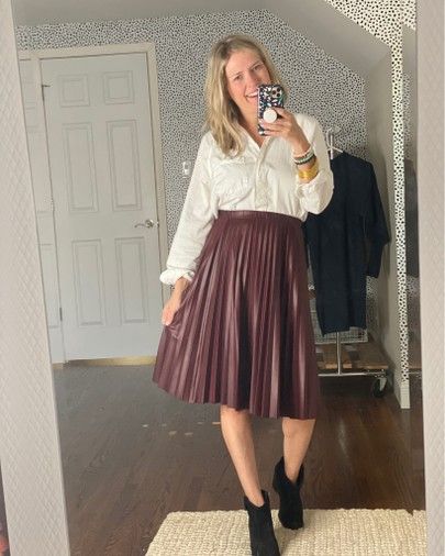 Faux leather pleated skirt, pleated midi skirt, white button down shirt, white button down boyfriend shirt @liketoknow.it #liketkit http://liketk.it/2YcVh #LTKstyletip #LTKunder50 #LTKunder100 Faux Leather Pleated Skirt, Midi Skirt White, Leather Pleated Skirt, Skirt Pleated, White Button Down Shirt, White Button Down, Skirt White, Boyfriend Shirt, Pleated Midi Skirt