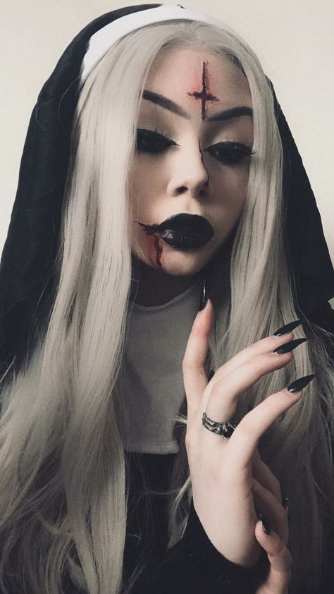 Nun Halloween Costume, Vampire Makeup Looks, Nun Halloween, Läskig Halloween, Halloween Makeup Witch, Teknik Makeup, Halloweenský Makeup, Kostuum Halloween, Kostum Halloween