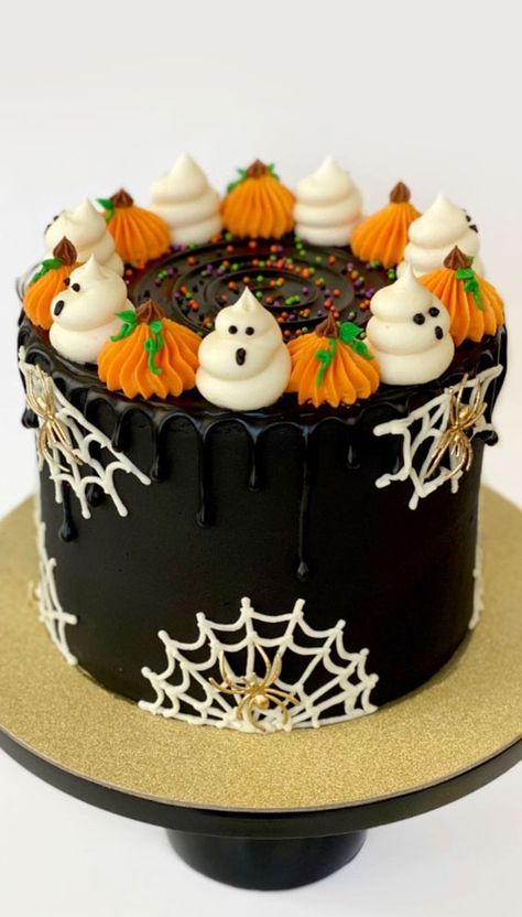 Cake Ideas Chocolate, Halloween Smash Cake, Halloween Cake Design, Halloween Cake Ideas, Cute Halloween Cakes, Scary Halloween Cakes, Horror Cake, Scary Cakes, Spooky Cake