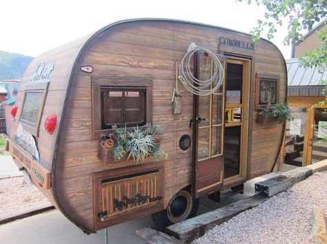 Love the faux wood siding! Rv Restoration, Kombi Trailer, Caravan Vintage, Camping Vintage, Diy Camper Trailer, Small Travel Trailers, Caravan Makeover, Camping Diy, Vintage Camper Remodel