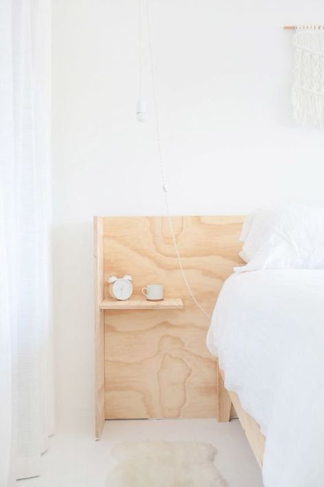 Ikea Minimalist, Plywood Headboard, Minimalist Dekor, Прикроватные Тумбочки, Interior Minimalista, Closet Decor, Diy Casa, Diy Headboard, Bedroom Closet