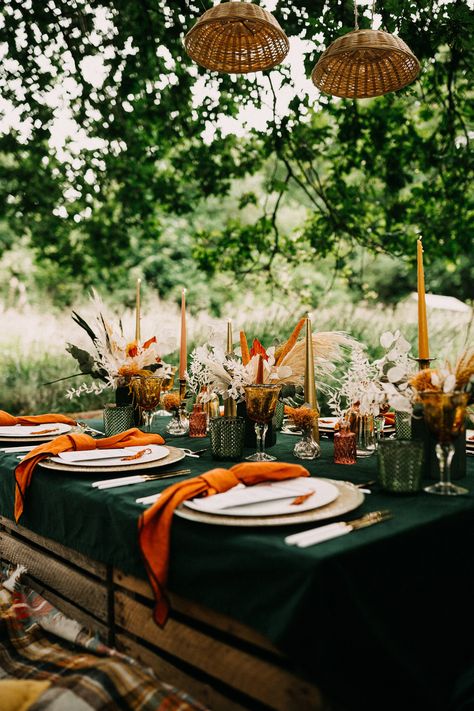 Green And Rust Wedding Table Decor, Terracotta Forest Green Wedding, Orange Green Wedding Decor, Emerald Green And Rust Wedding Centerpiece, Orange And Forest Green Wedding, Forest Green And Amber Wedding, Green And Orange Tablescape, Fall Tablecloth Ideas, Green And Amber Wedding