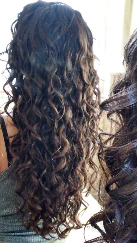 Curly Hair Photos, Hairdos For Curly Hair, Wavy Curly Hair, Curly Hair Inspiration, Curly Hair Care, Curly Hair Tips, Dream Hair, Long Curly Hair, Long Curly