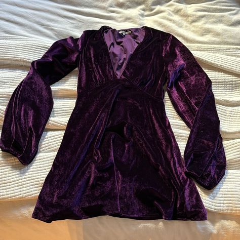 Nwot Purple Velvet Skater Dress. Never Worn. Semi Formal Long Sleeve Dresses, Purple Velvet Dress Outfit, Fitted Purple Mini Dress For Fall, Blue And Purple Outfit, Soft Goth Outfits, 90s Babydoll Dress, Purple Velvet Fabric, Vintage Purple Dress, Whimsical Gothic