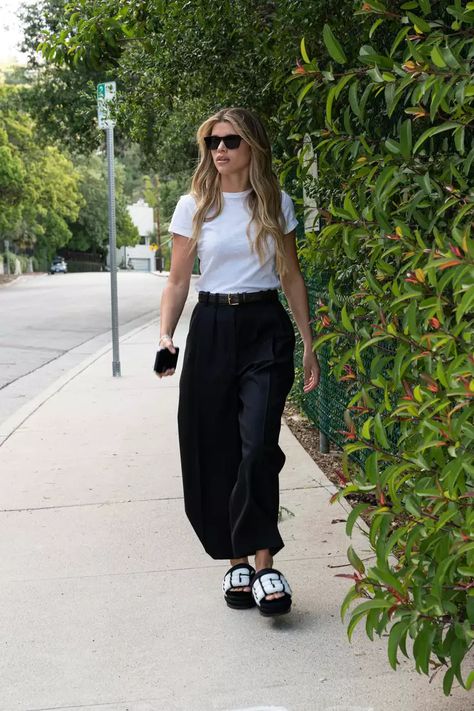 Sofia Richie Grainge, Luxury Street Style, Balloon Pants, Sofia Richie, Quiet Luxury, Platform Slides, The Quiet, Street Style Looks, Sofia