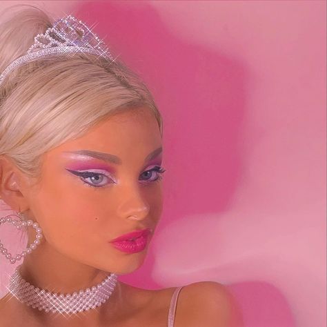 2000s Makeup Looks, Blotted Lip, Barbiecore Aesthetic, Sparkle Fashion, Y2k Baddie, Hime Gyaru, Pink Sparkles, Barbie Makeup, Pink Pilates