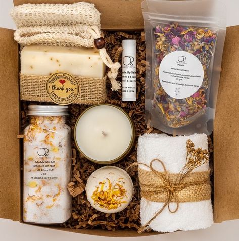 Organic Gift Box Ideas, Diy Beauty Box Gift Ideas, Self Care Box Gift, Get Well Hamper Ideas, Bath Gift Box Ideas, Pamper Box For Women, Spa Gift Wrapping Ideas, Candle Soap Gift Box Ideas, Healthy Box Gift