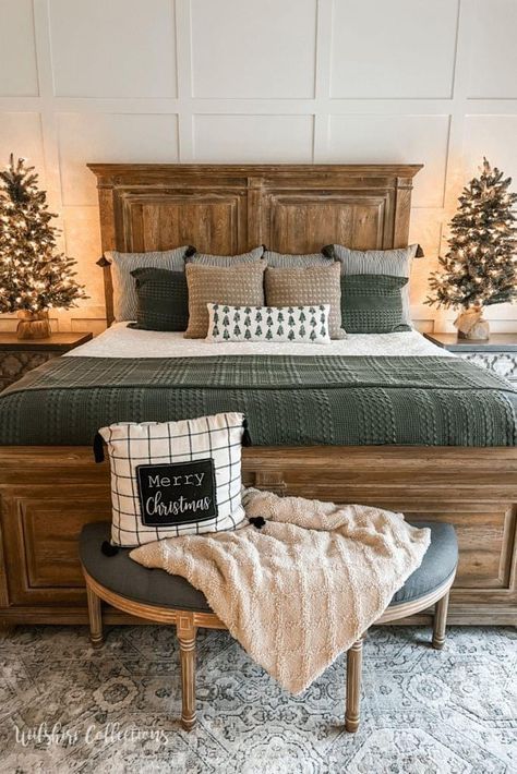 Black And White Plaid Comforter Bedroom Ideas, Bedroom At Christmas, Christmas Bedroom Aesthetic Modern, Primary Bedroom Christmas Decor, Bedroom Decor Christmas Ideas, Green Bedroom Christmas, Christmas Decor Master Bed, Christmas Farmhouse Bedroom, Christmas Bedroom Decor Green