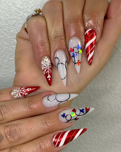 Christmas Nails Extravagant, Disney World Christmas Nails, Thanksgiving Disney Nails, Stitch Christmas Nails, Mickey Mouse Christmas Nails, Disney Nails Christmas, Christmas Character Nails, Disney Holiday Nails, Christmas Nails Disney