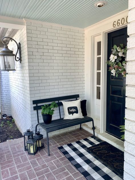 French Country Front Porch Ideas, Small Covered Front Porch, Porch Update, Blue Porch Ceiling, Blue Porch, Southern Porch, Ceiling Painted, Front Porch Bench, Painted Porch