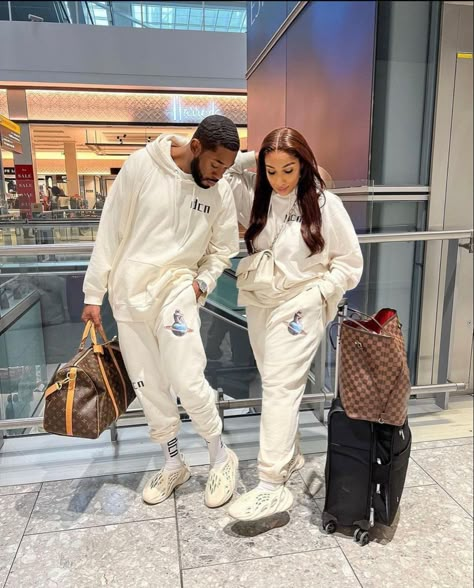 Nike Matching Set Outfit Couple, Couple Goal Outfits, Couple Outfits Matching, Vintage High Waisted Shorts, Air Jordan Nike, Image Couple, Couple Matching Outfits, Couple Fits, Tracksuit Outfit