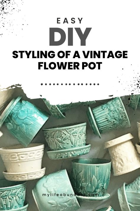 Antique Flower Pots, Mccoy Planters Vintage, Ceramic Flower Pot Painting Ideas, Vintage Planters Display, Plant Pots Diy, Pottery Flower Pots, Hull Pottery Vintage, Pastel Pottery, Pottery Plant Pots