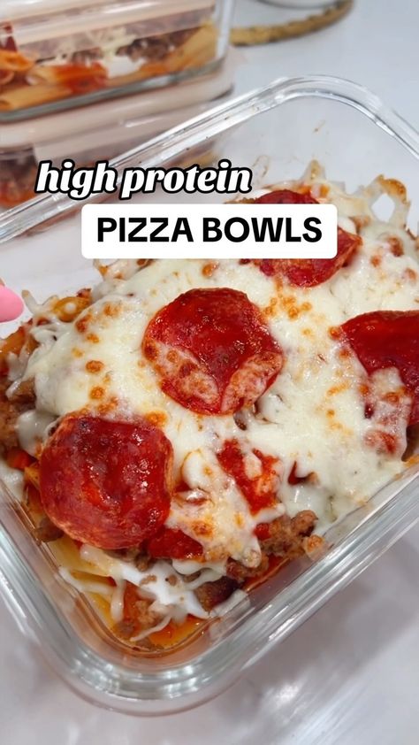 high protein meal prep that doesn’t taste like meal prep >>>> 🤤✅ macros at end! pizza is my #1 favorite food and I could eat it every… | Instagram Yummy Work Lunches, Healthy Lunches Low Calories, Easy Food Prep Ideas, High Macro Meal Prep, Healthy Easy Low Carb Meals, Microwaveable Meal Prep, Healthy Pizza Meal Prep, Macros Friendly Lunches, Dinner Meal Prep For The Week For Two