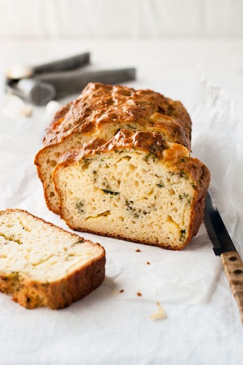 Cheese Herb and Garlic Quick Bread - true to its name, this no yeast bread is QUICK to prepare! Love the pockets of cheese and herb in this. www.recipetineats.com Garlic Quick Bread, Herb Quick Bread, Bread Recipes Without Yeast, Bread Quick, Recipes With Yeast, No Yeast Bread, Breakfast Bread Recipes, Herb Bread, Yeast Bread Recipes