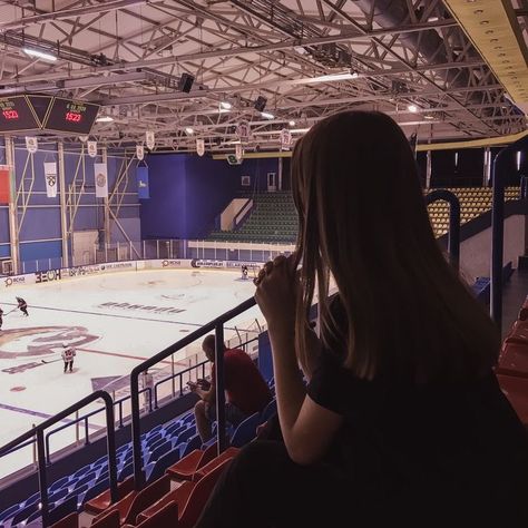 College Ice Hockey Aesthetic, Odette Stone, Hockey Romance Aesthetic, Hockey Players Girlfriend, Bride And Prejudice, Hockey Girlfriend, Hockey Romance, Romance Aesthetic, Devil Aesthetic