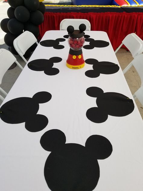 Mickey Table Centerpieces, Mickey Mouse Table Decorations, Mickey Mouse Table, Minnie Mouse Birthday Theme, Mickey Mouse Birthday Decorations, Mickey 1st Birthdays, Mickey Mouse Bday, Mickey Mouse Themed Birthday Party, Fiesta Mickey Mouse