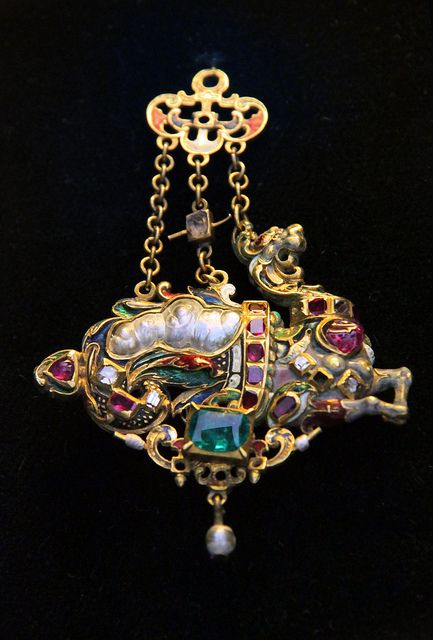 Hungarian, early 17th century; pendant in gold with rubies, emneralds and natural baroque pearls with polychrome enamels. Hungarian Jewelry, 17th Century Jewelry, Baroque Jewelry, Ancient Jewellery, Catherine The Great, Historical Jewellery, Vintage Fine Jewelry, Unusual Jewelry, Ancient Jewelry