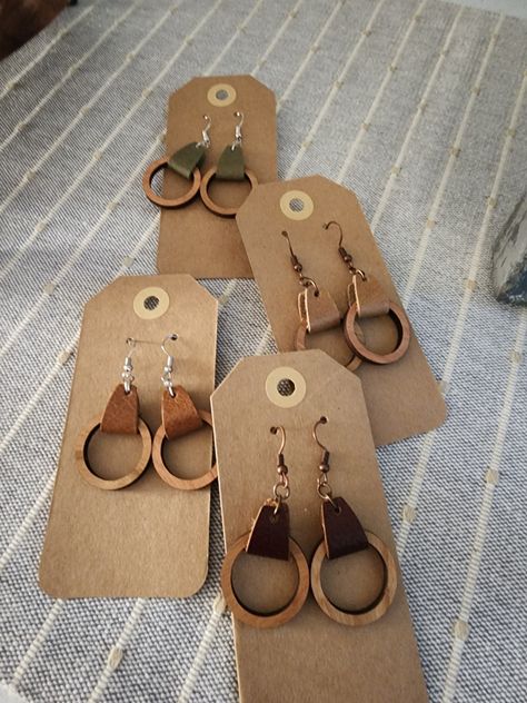 Handmade leather/cork/wood earrings Wood Earrings Cricut, Wood And Leather Earrings, Wood And Leather Projects, Leather Earring Ideas, Leather Keychain Ideas, Wood Earrings Diy, Leather Earrings Diy, Wooden Earrings Handmade, Wood Jewelry Diy