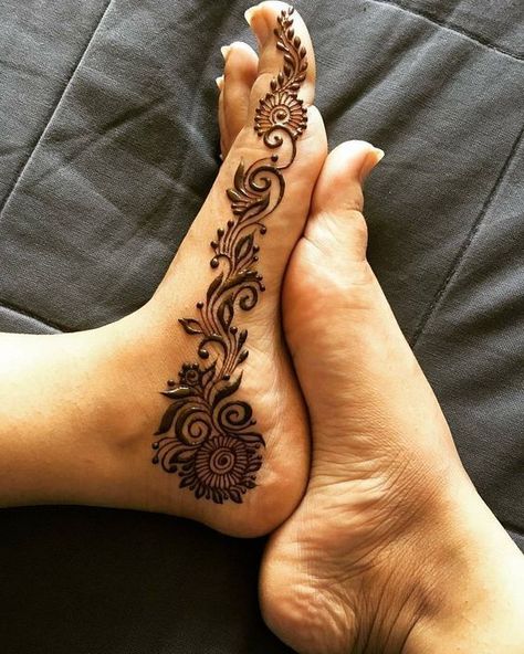 50+ Latest Simple and Easy Mehndi Designs 2018 & 2019 Match Nails, Henne Tattoo, Henna Inspiration, Leg Henna, Tato Henna, Tattoos Infinity, Leg Mehndi, Foot Henna, Mehndi Designs 2018