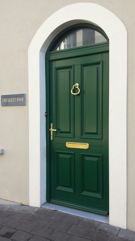 Green Doors Front Entrance, Bold Front Door Colors, Green Front Door, Space Home Decor, Exterior Door Colors, Unique Front Doors, Green Front Doors, Front Door Paint Colors, Grill Door Design