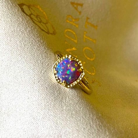 Kendra Scott Davie Gold Band Ring In Lavender Kyocera Opal. Size 6 Available. New! Purple Opal Ring, Kendra Scott Ring, Jewelry 2024, Rainbow Band, Purple Opal, Blue Opal Ring, Double Band Rings, Rainbow Rings, Daisy Ring