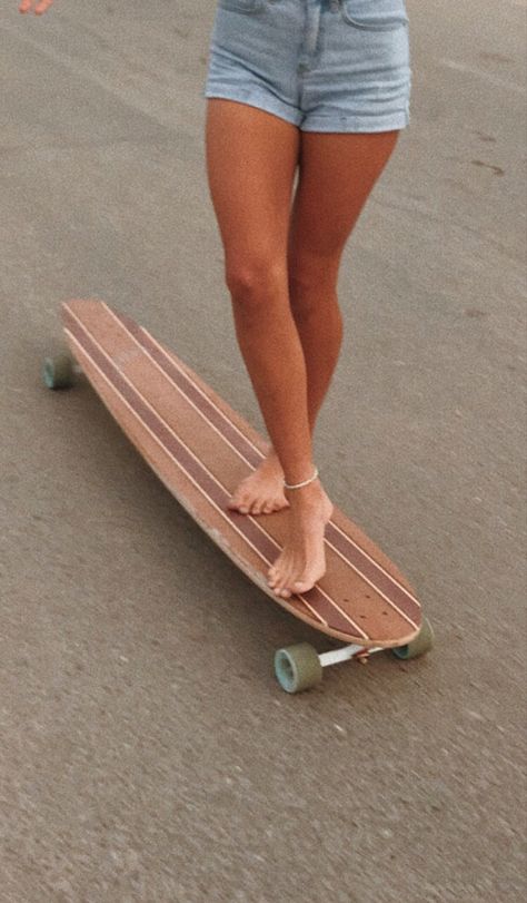 Long Board Surfing, Long Boarding Aesthetic, Long Board Aesthetic, Longboarding Aesthetic, Long Board Skateboard, Summer Skating, Longboard Aesthetic, Surfer Girl Aesthetic, Longboard Surfing