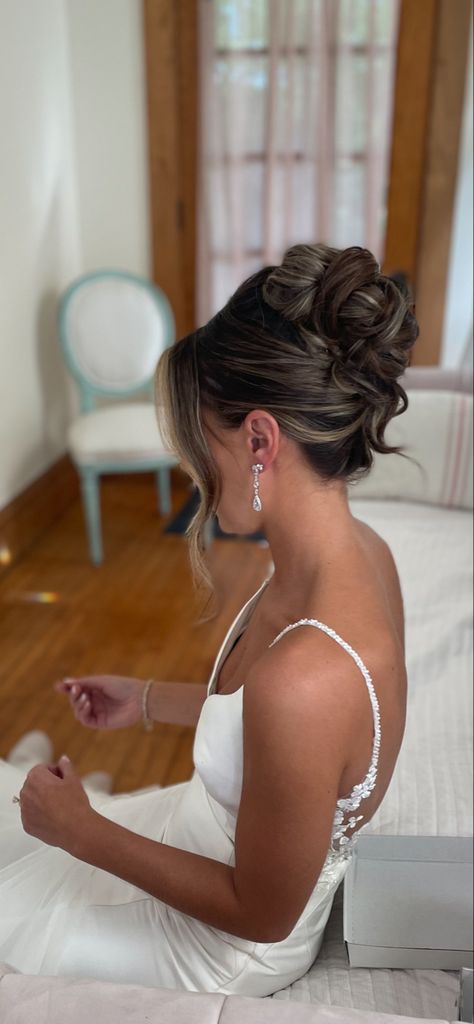 French twist updo inspired by Kim k met gala look from 2023. Wedding updo Wedding Hair Inspo Updo, Wedding Hair Up Do Front View, Bride Hair Inspiration, Neat Bridal Updo, High Bridal Hair, Kim K Met Gala Hair, Bride Hair Up With Veil, Hair Up Bridal Styles, Up Dos For Brides