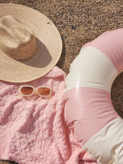 pink summer vibes Visionboard Aesthetic, Barbie Summer, Aesthetic Vacation, Cute Summer Wallpapers, Baby Pink Aesthetic, Malibu Barbie, Pink Beach, Pink Vibes, Pink Girly Things