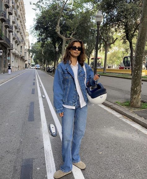 Jean Jacket With Jeans, Emelie Lindmark, Boston Outfits, Go Viral On Tiktok, 23 Style, Birkenstock Outfit, 2024 Aesthetic, Viral On Tiktok, Work Fits