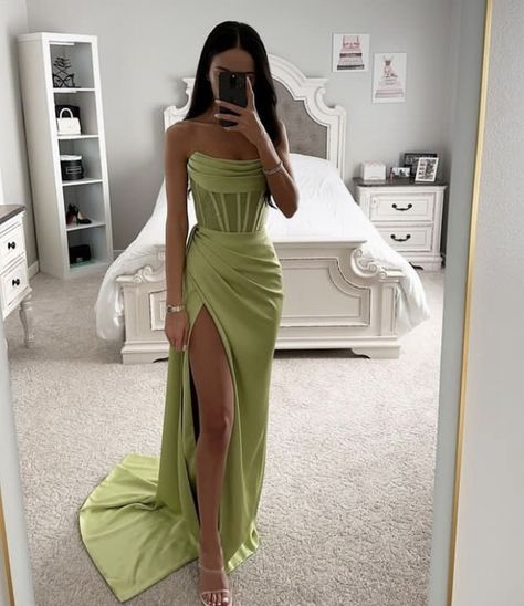 Wedding Party Bridesmaid, Mermaid Prom Dress, Green Bridesmaid, Green Bridesmaid Dresses, Green Prom Dress, Vestidos Prom, Dress Inspo, Gowns Online, Purple Silk