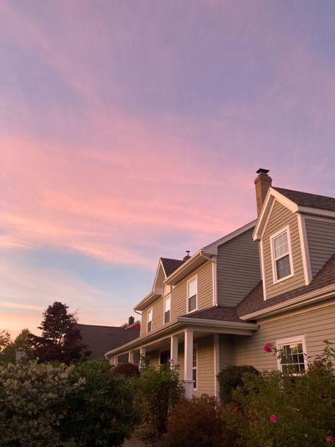 pink sunset over house Sunset House Aesthetic, Sunset House, Sunset Building, Normal House, Suburban House, Grey Houses, Pretty Backgrounds, Corner House, Pink Sunset