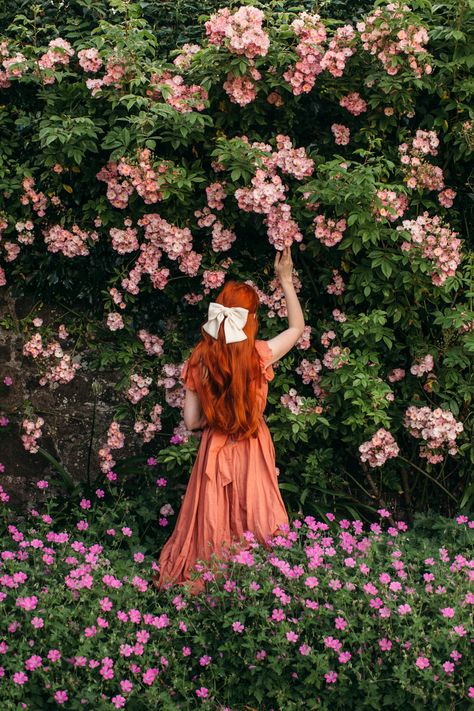 Old Dress, Dreamy Photography, Fairytale Photography, Fantasy Photography, Garden Girls, Princess Aesthetic, Fantasy Aesthetic, Aesthetic Images, 인물 사진