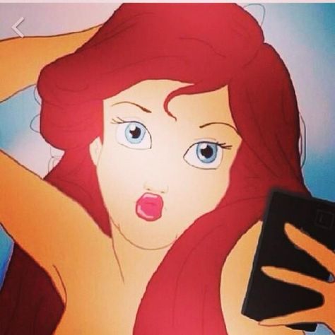 selfie !!!!! Disney Parody, Funny Princess, Disney Princess Artwork, Disney Princess Fashion, Dark Disney, Twisted Disney, Art Parody, Modern Disney, Disney Princess Pictures