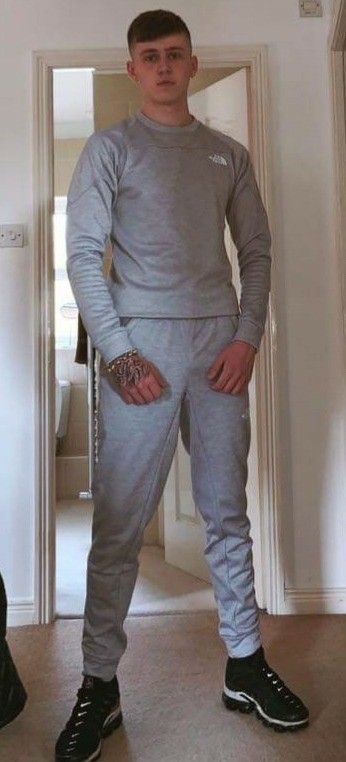 Manuelausbuchlabebchulcellebegegnbususajuge Chavvy Outfits Uk, Guys In Grey Sweatpants, Scally Lads, Guys In Sweatpants, Chav Lads, Bad Boy Style, Track Suits, Nike Vapormax, Swag Outfits Men