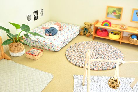 Montessori Bedroom Baby, Montessori Room Ideas, Montessori Kids Room, Montessori Infant Room, Montessori Nursery, Newborn Room, Montessori Bedroom, Baby Playroom, Montessori Playroom