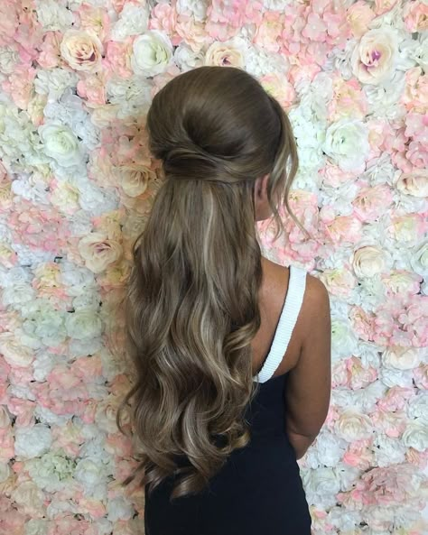 Half Up Teased Hair, Messy Beehive Updo, Wedding Hair Beehive, Half Up 70s Hair, Beehive Hairstyles 60s, Beehive Wedding Hair With Veil, Wedding Beehive Hair, Behive Hairstyles Wedding, Bouffant Wedding Hair