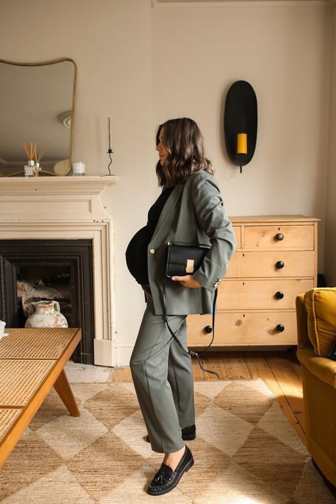 𝘚𝘶𝘪𝘵 up, look sharp  Boss the boardroom or be the best-dressed guest in our softly tailored maternity must-haves  📸 @hannahcrosskey Pregnancy Office Outfits, Pregnancy Outfits For Work Offices, Maternity Office Outfits, Pregnant Work Outfit, Work Wear Summer, Maternity Office Wear, Maternity Workwear, Postpartum Dresses, Work Closet